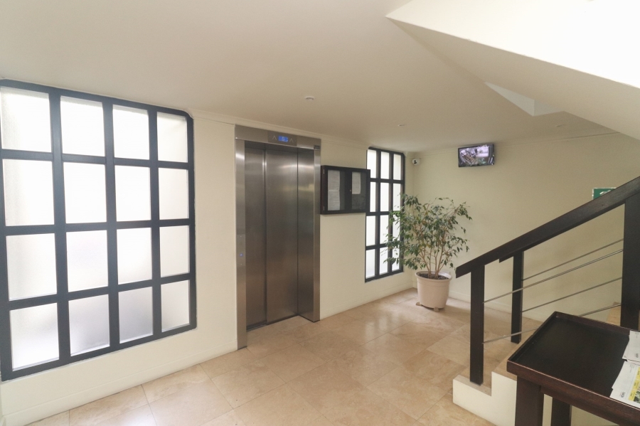 2 Bedroom Property for Sale in Sea Point Western Cape
